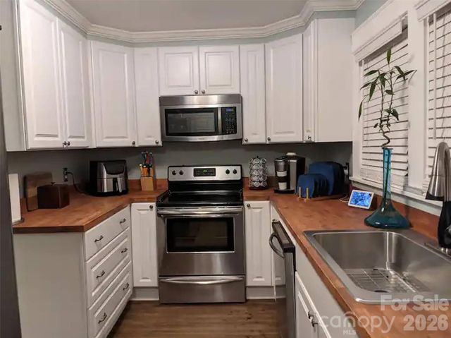 4033 W Tyvola Road, Charlotte, NC 28208