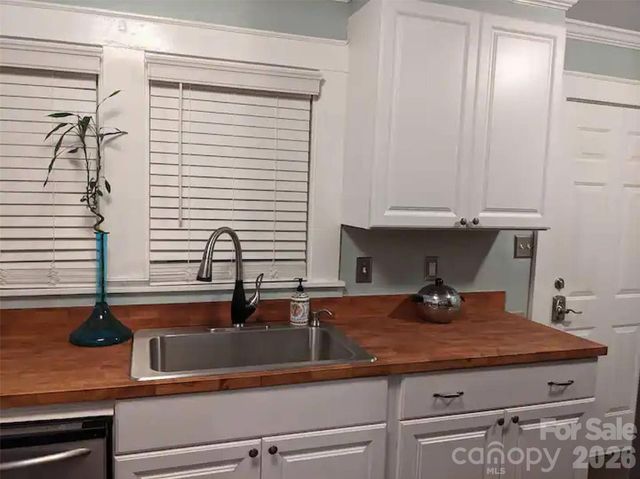 4033 W Tyvola Road, Charlotte, NC 28208