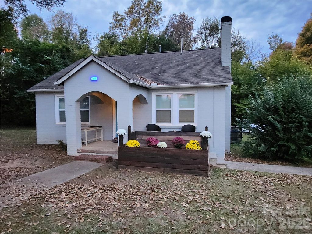 4033 W Tyvola Road, Charlotte, NC 28208