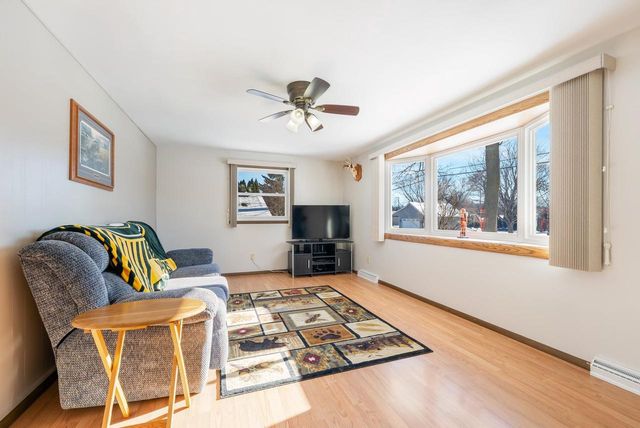 800 MAPLE STREET, Winneconne, WI 54986