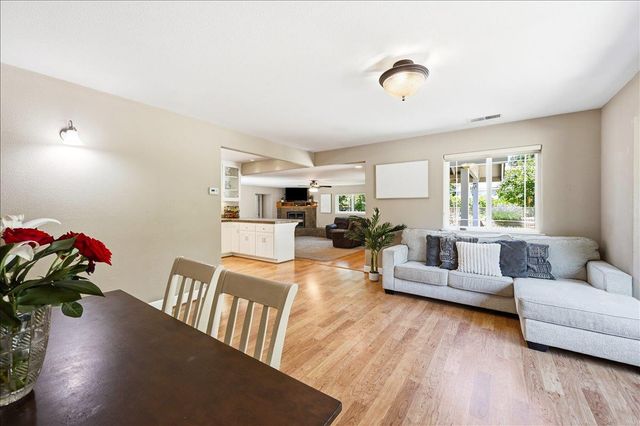 14240 Hollydale Rd, Grass Valley, CA 95945