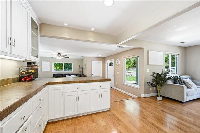 14240 Hollydale Rd, Grass Valley, CA 95945