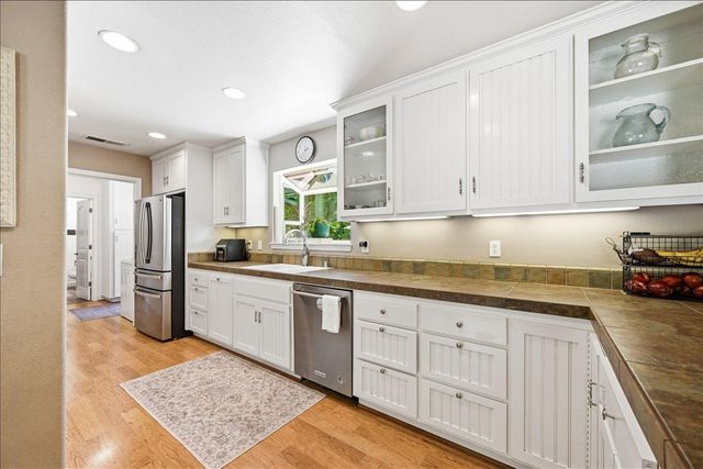 14240 Hollydale Rd, Grass Valley, CA 95945