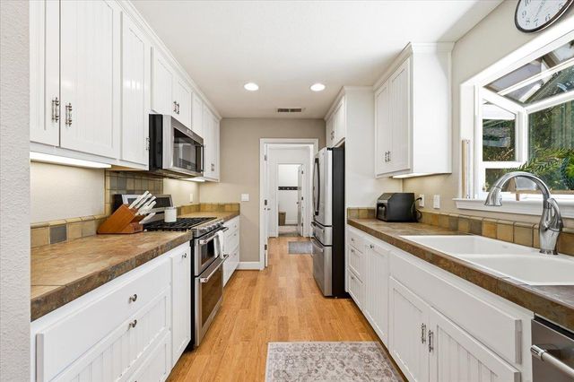 14240 Hollydale Rd, Grass Valley, CA 95945