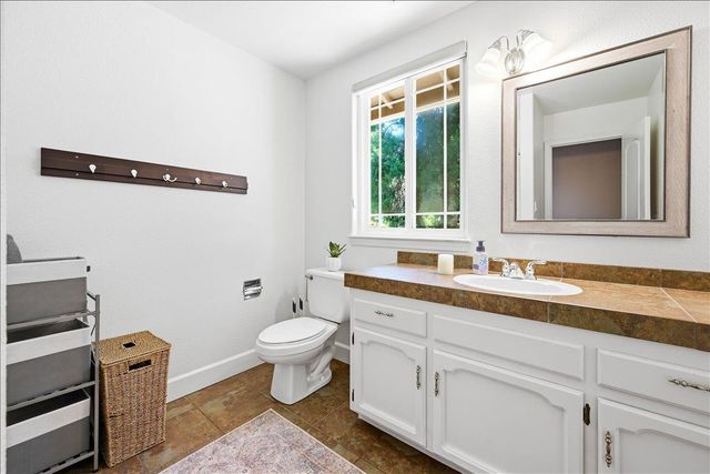 14240 Hollydale Rd, Grass Valley, CA 95945