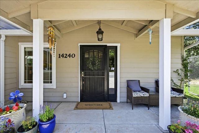 14240 Hollydale Rd, Grass Valley, CA 95945