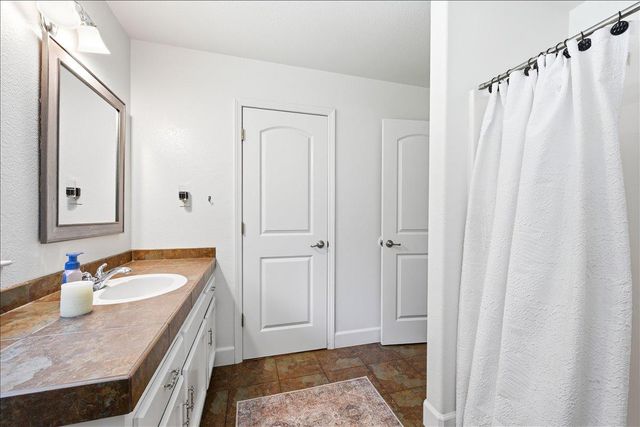 14240 Hollydale Rd, Grass Valley, CA 95945