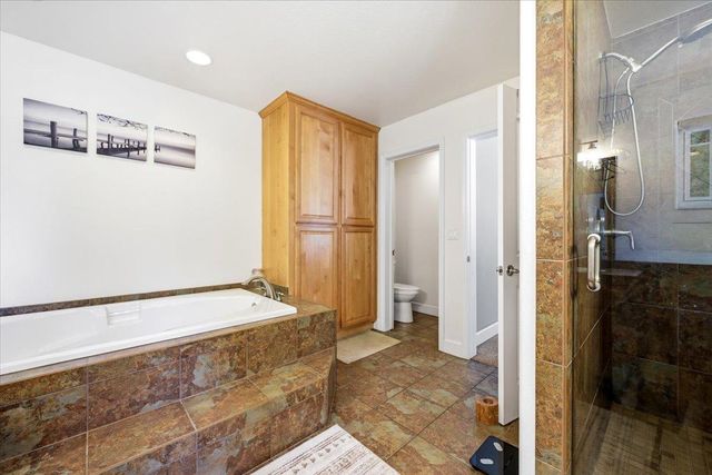 14240 Hollydale Rd, Grass Valley, CA 95945