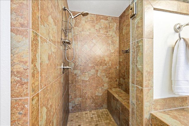 14240 Hollydale Rd, Grass Valley, CA 95945