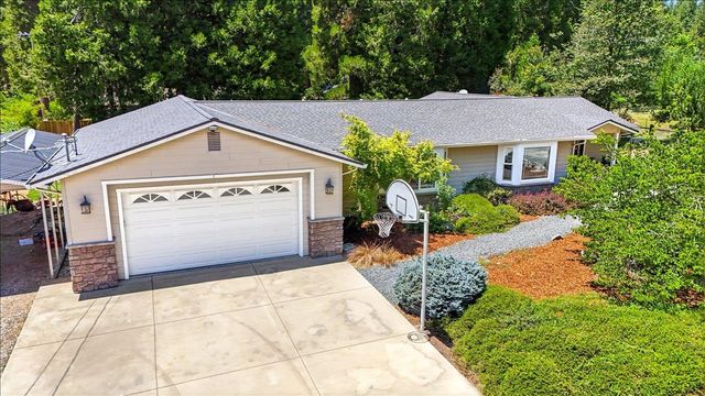 14240 Hollydale Rd, Grass Valley, CA 95945
