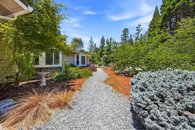 14240 Hollydale Rd, Grass Valley, CA 95945