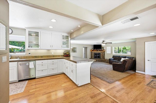 14240 Hollydale Rd, Grass Valley, CA 95945
