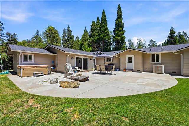 14240 Hollydale Rd, Grass Valley, CA 95945