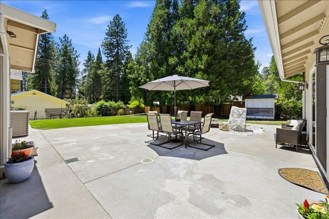 14240 Hollydale Rd, Grass Valley, CA 95945