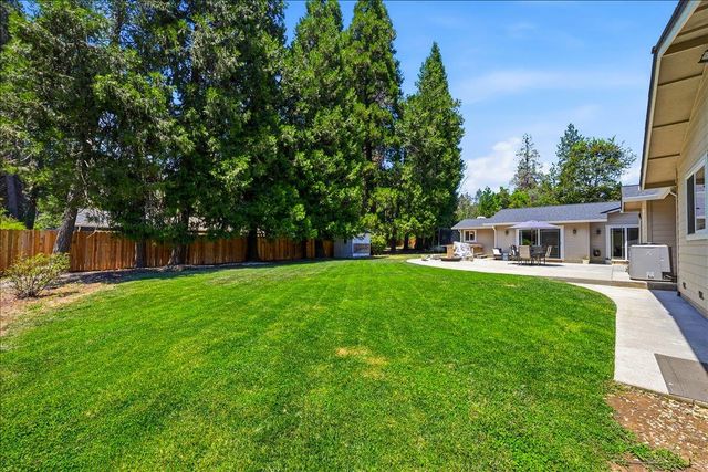 14240 Hollydale Rd, Grass Valley, CA 95945
