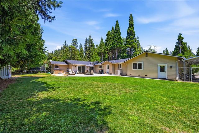 14240 Hollydale Rd, Grass Valley, CA 95945