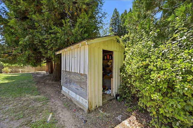 14240 Hollydale Rd, Grass Valley, CA 95945