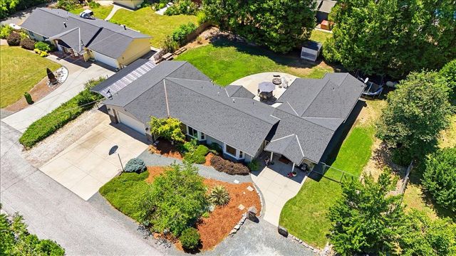 14240 Hollydale Rd, Grass Valley, CA 95945