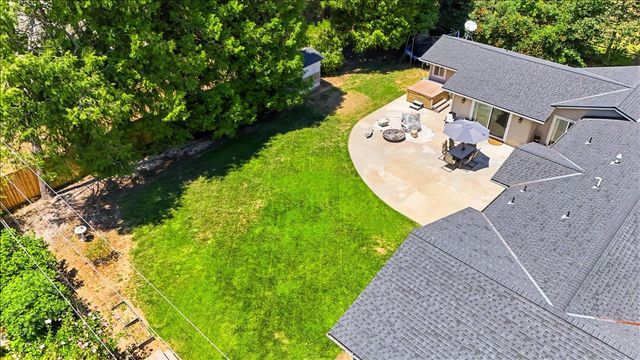 14240 Hollydale Rd, Grass Valley, CA 95945