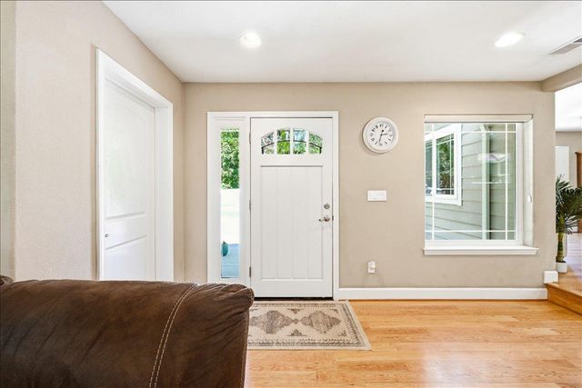 14240 Hollydale Rd, Grass Valley, CA 95945