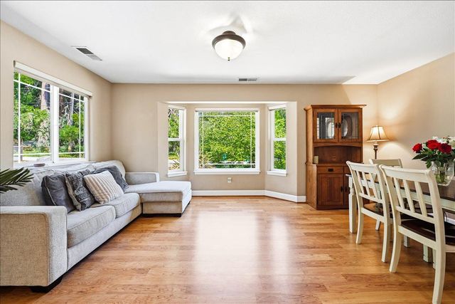 14240 Hollydale Rd, Grass Valley, CA 95945