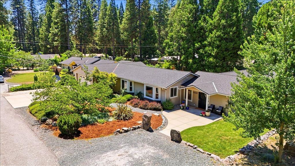 14240 Hollydale Rd, Grass Valley, CA 95945