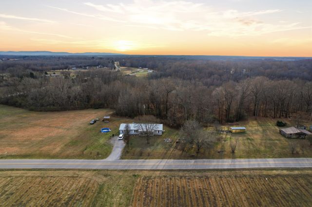 105 Farris Creek Bridge Rd, Belvidere, TN 37306