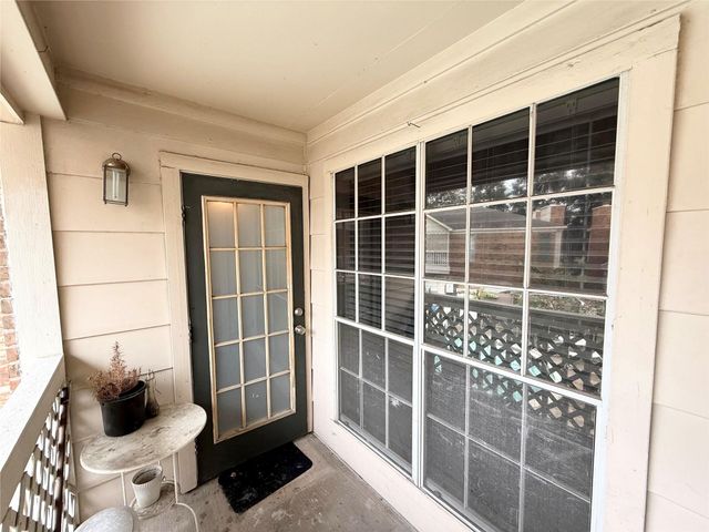 2626 Holly Hall Street 1208, Houston, TX 77054