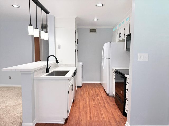 2626 Holly Hall Street 1208, Houston, TX 77054