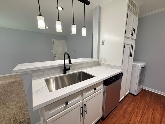 2626 Holly Hall Street 1208, Houston, TX 77054