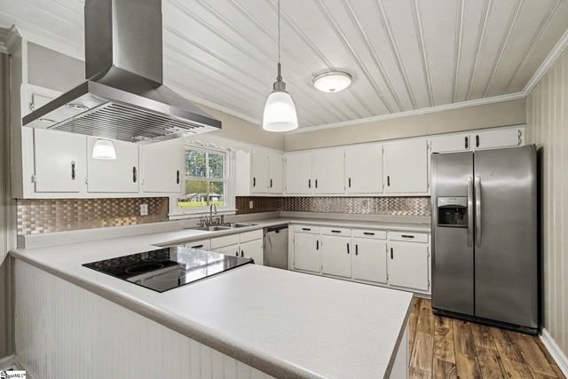 798 Coneross Creek Road, Seneca, SC 29678