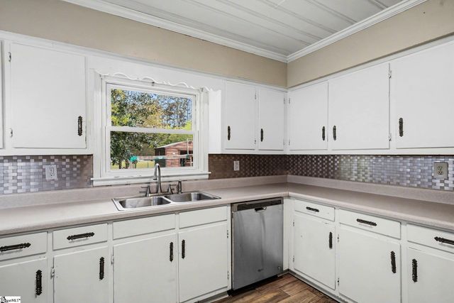 798 Coneross Creek Road, Seneca, SC 29678