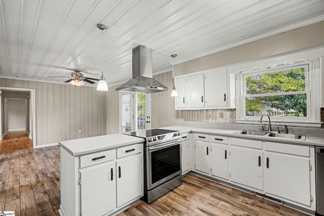 798 Coneross Creek Road, Seneca, SC 29678