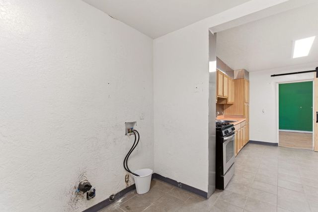 721 Isleta Boulevard SW, Albuquerque, NM 87105