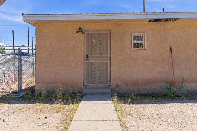 721 Isleta Boulevard SW, Albuquerque, NM 87105
