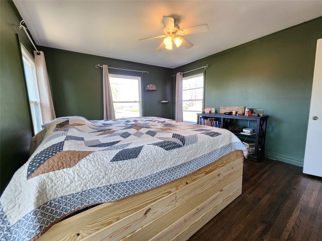 319 E Hubbard Street, Lindale, TX 75771