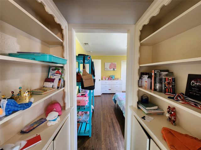 319 E Hubbard Street, Lindale, TX 75771