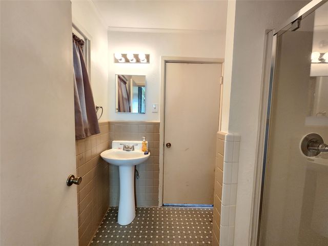 319 E Hubbard Street, Lindale, TX 75771