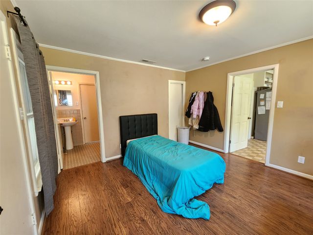 319 E Hubbard Street, Lindale, TX 75771