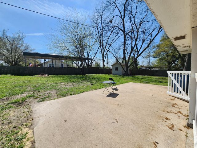 319 E Hubbard Street, Lindale, TX 75771
