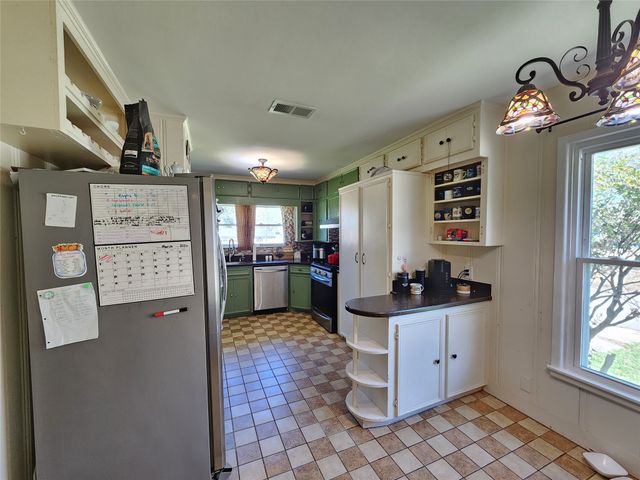 319 E Hubbard Street, Lindale, TX 75771