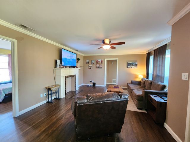 319 E Hubbard Street, Lindale, TX 75771