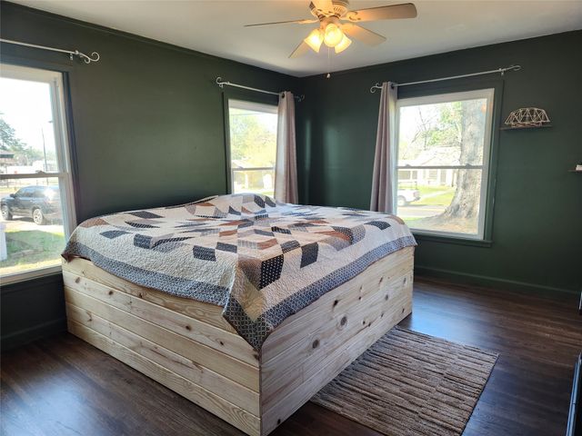 319 E Hubbard Street, Lindale, TX 75771