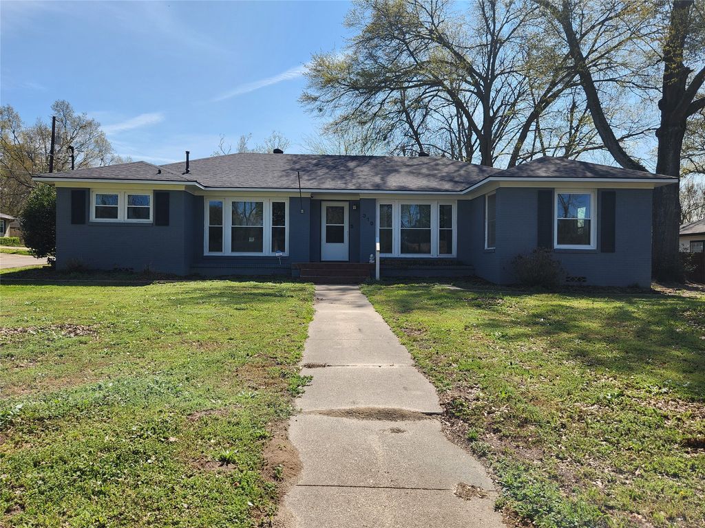 319 E Hubbard Street, Lindale, TX 75771