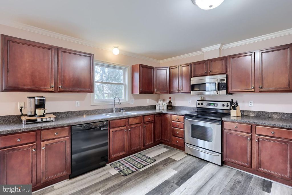 Image 11 of property listing at 401 HARMONY LN, Douglassville, PA 19518