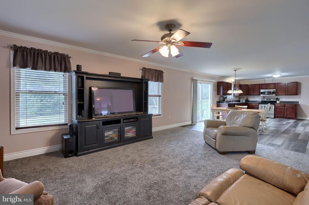 Image 14 of property listing at 401 HARMONY LN, Douglassville, PA 19518