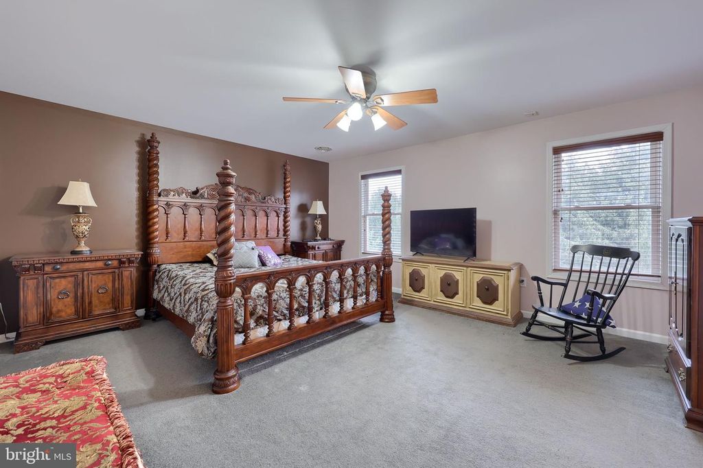 Image 21 of property listing at 401 HARMONY LN, Douglassville, PA 19518