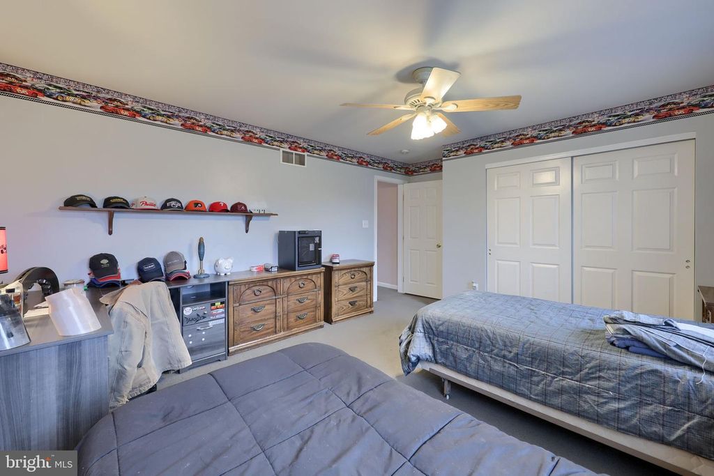 Image 25 of property listing at 401 HARMONY LN, Douglassville, PA 19518