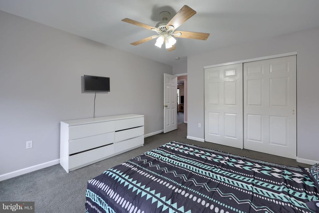 Image 27 of property listing at 401 HARMONY LN, Douglassville, PA 19518