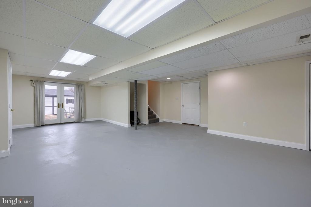 Image 33 of property listing at 401 HARMONY LN, Douglassville, PA 19518